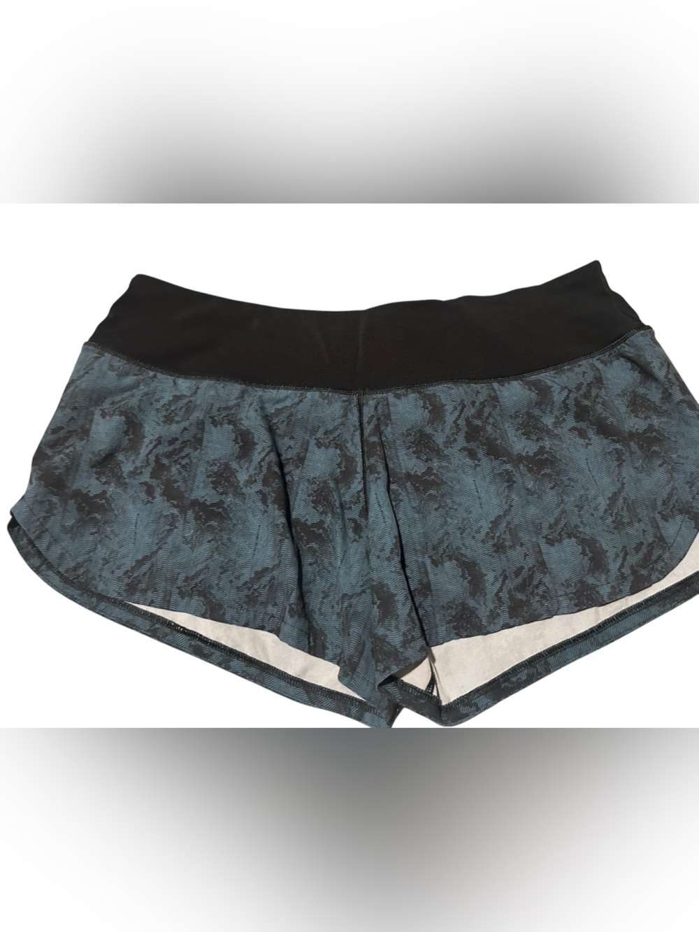 Vuori Omni performance shorts size large
